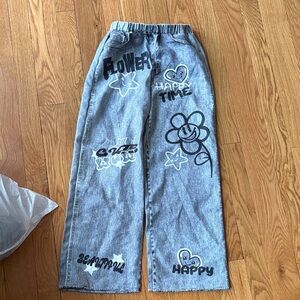SHEIN Kids Gray Graphic Jeans